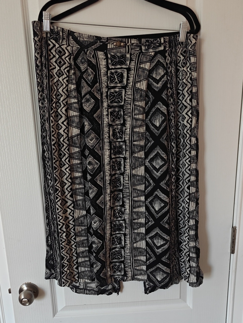 Vintage Black and White Patterned Women’s Skirt